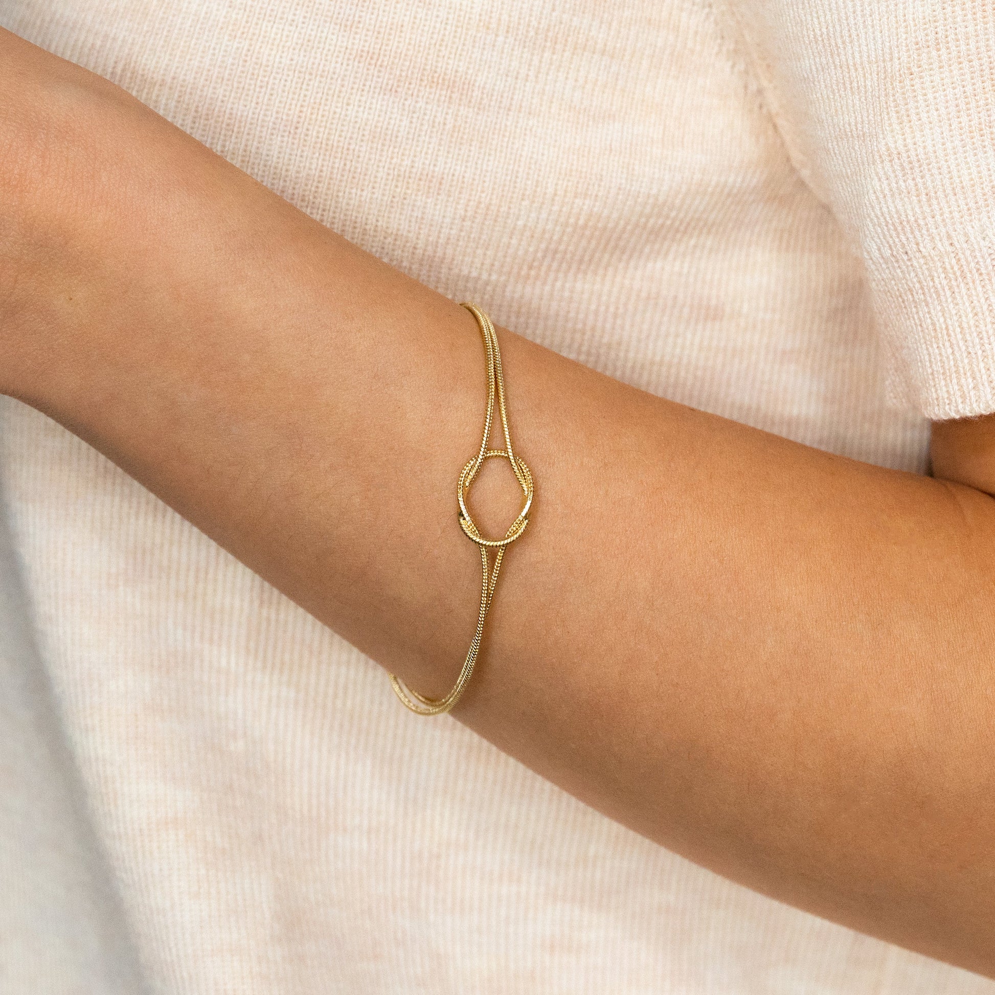 Dainty Knot Bracelet