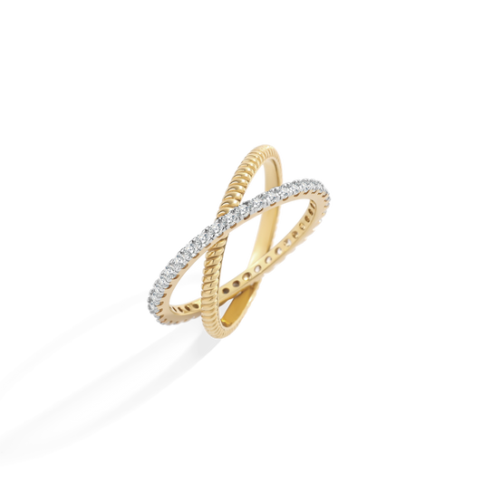 Twisted Interlocking Diamond Band