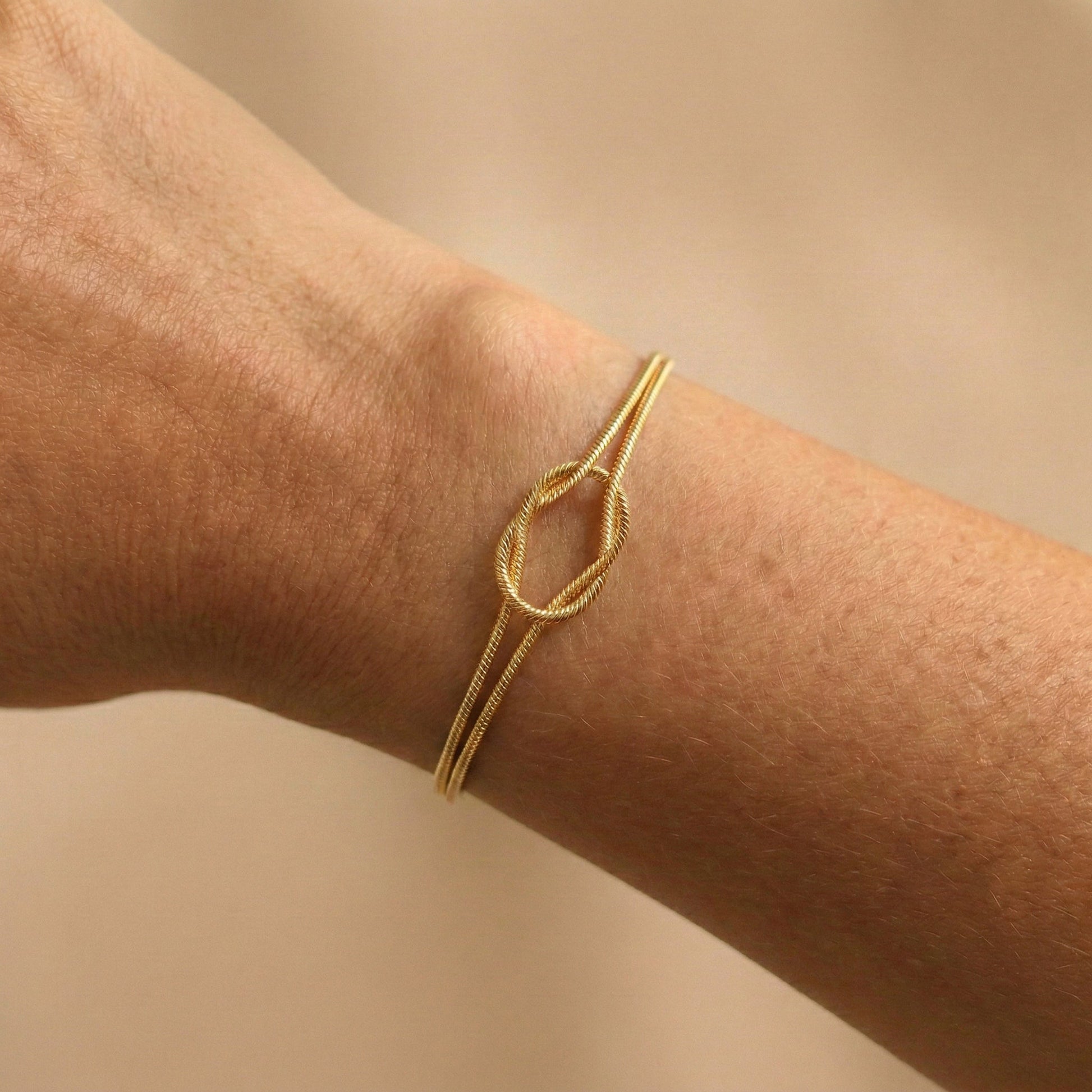 Dainty Knot Bracelet